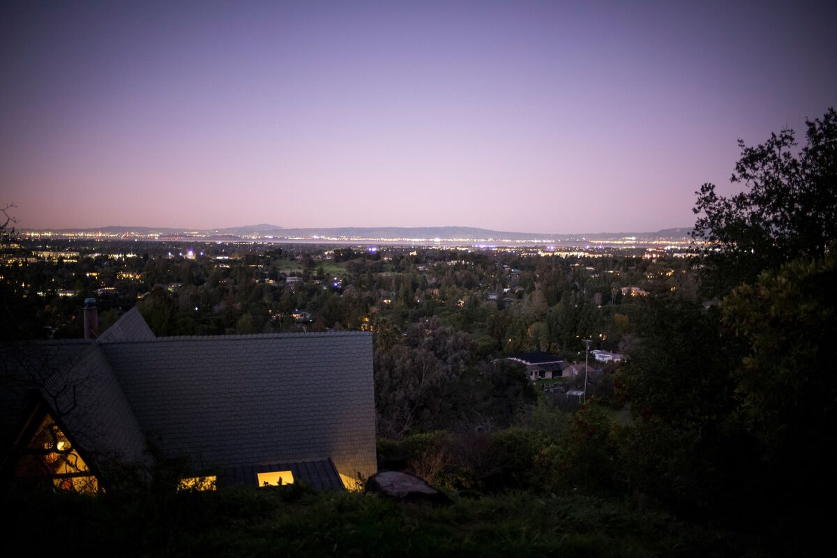 bloomberg.com - Naureen S Malik - Americans Paying Record Electricity Prices as Gas Costs Climb