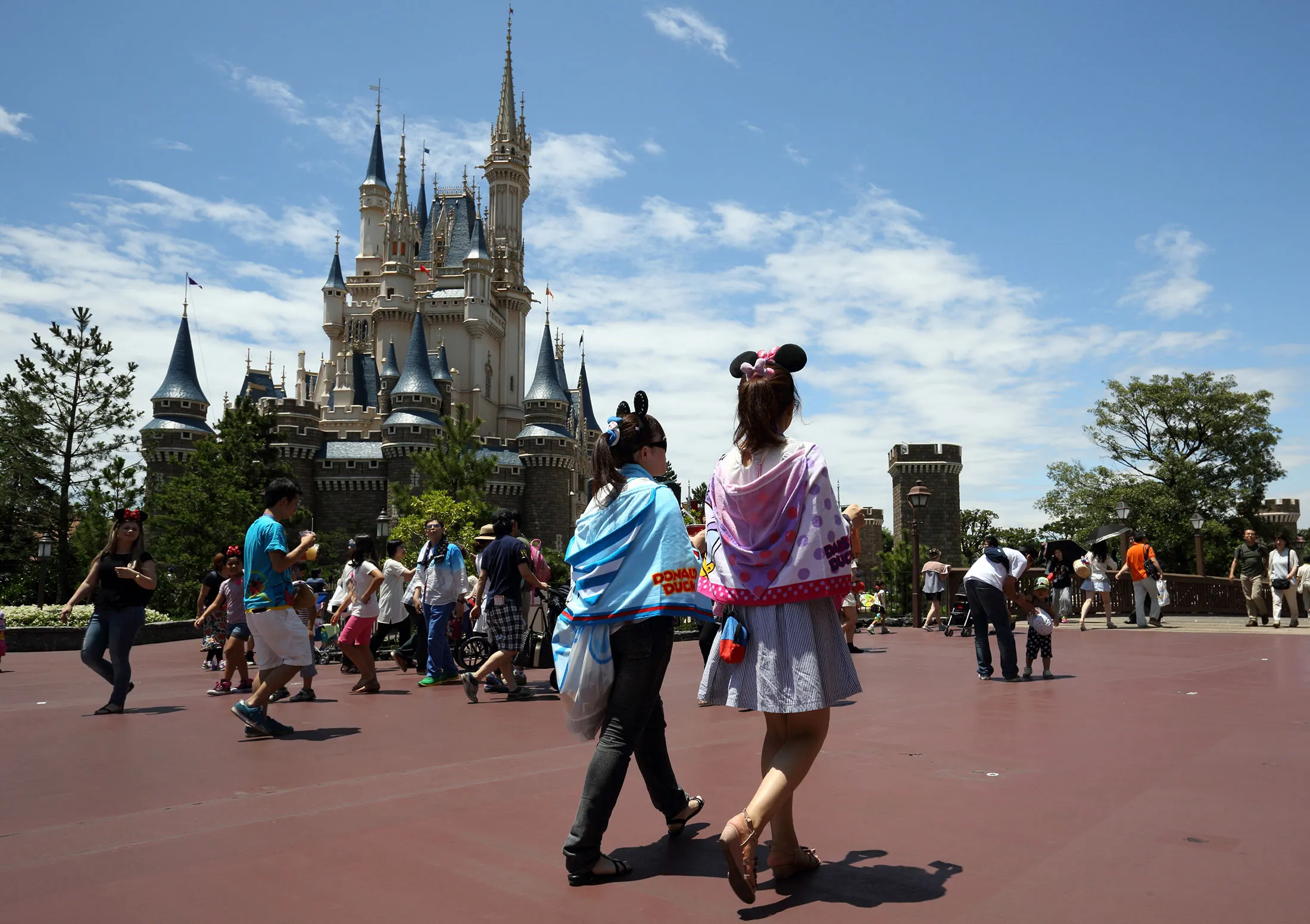 The number of visitors rose to 5.35 million, up 54 percent from the third quarter of 2014, the Japan Tourism Agency said Wednesday.
