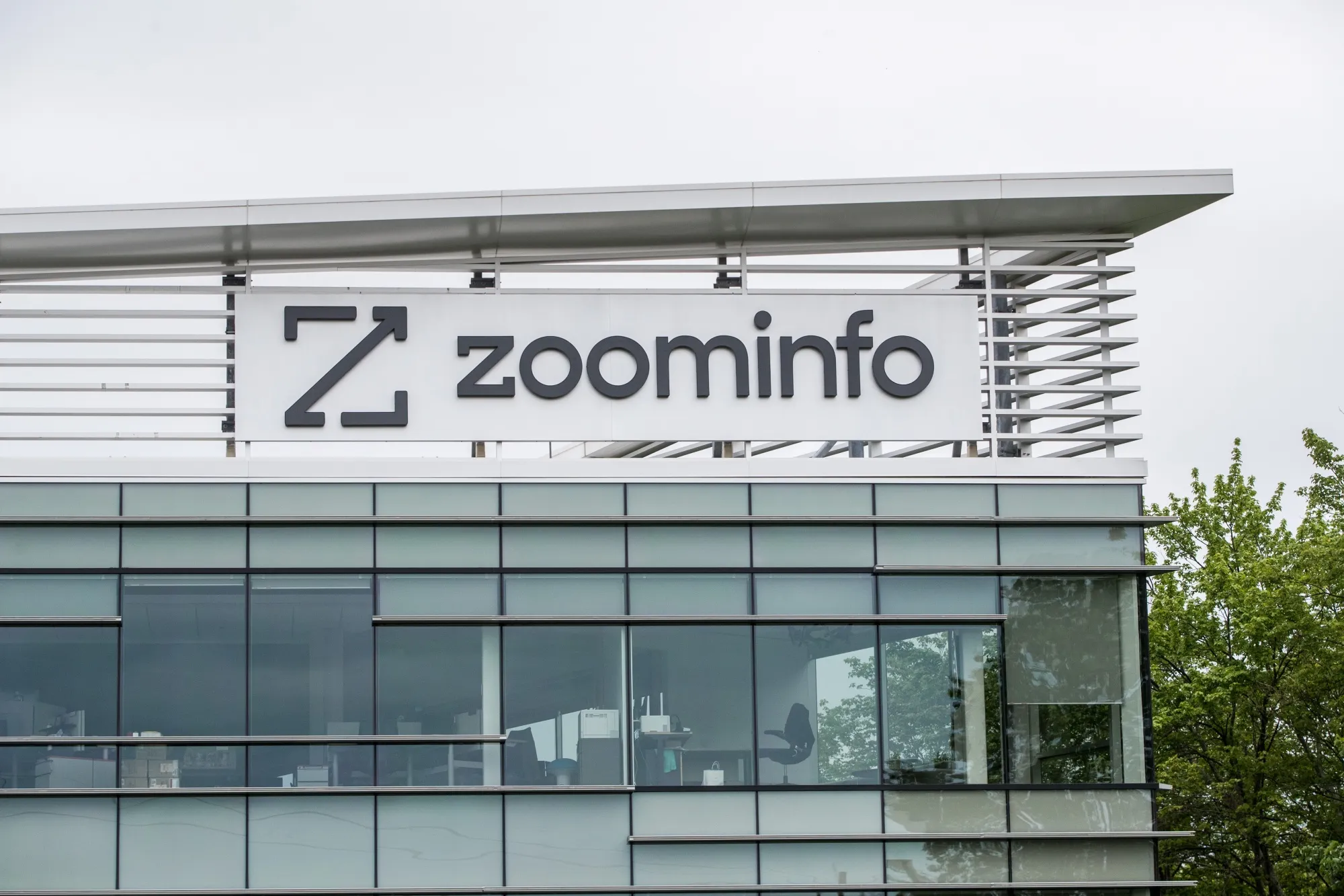 ZoomInfo Analysts Spar Over Valuation After Nearly 150% Surge - Bloomberg
