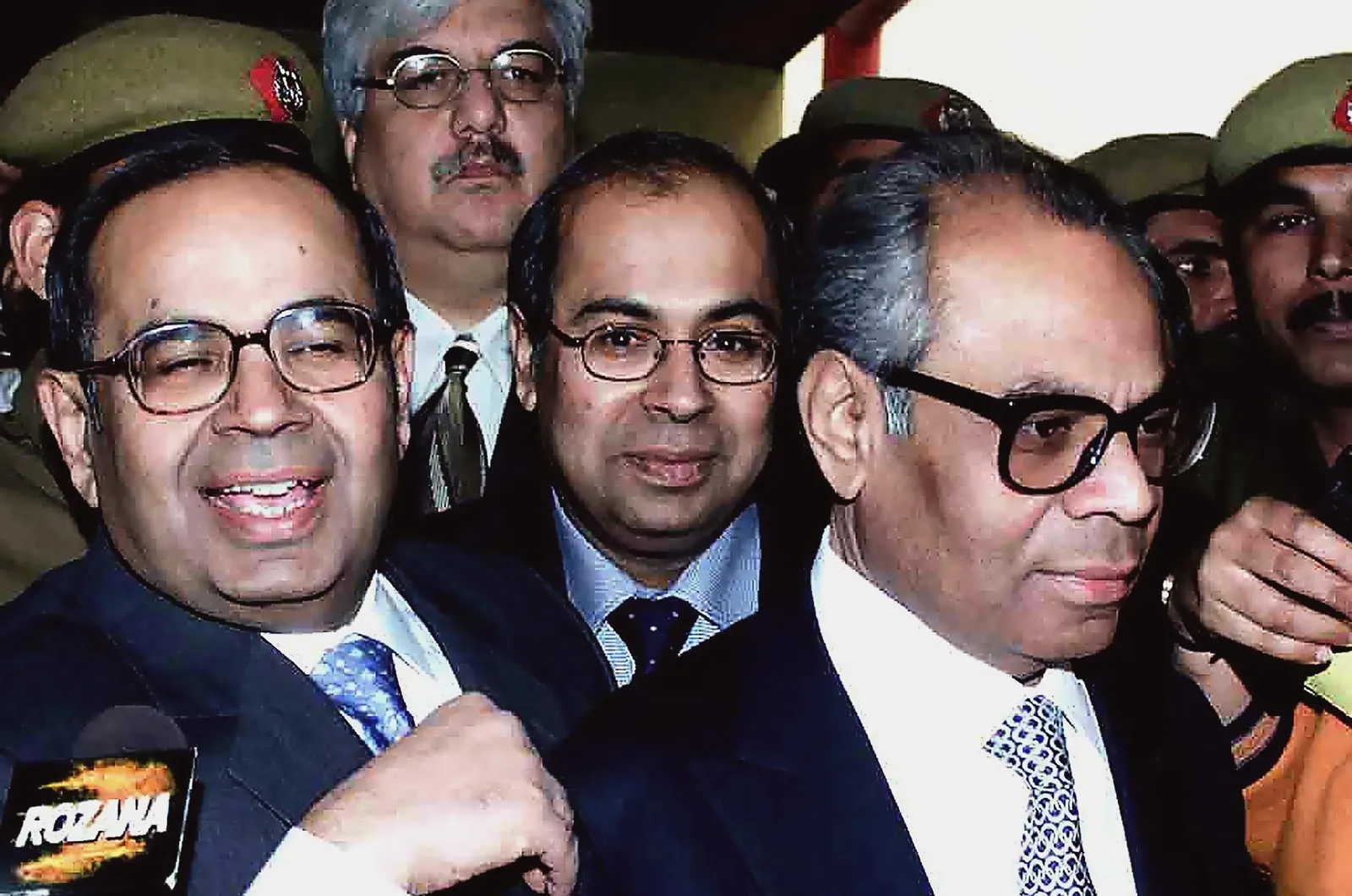 Gopichand Hinduja, left,&nbsp;Prakash, center,&nbsp;and Srichand Hinduja&nbsp;leave a New Delhi court room in January 2001.