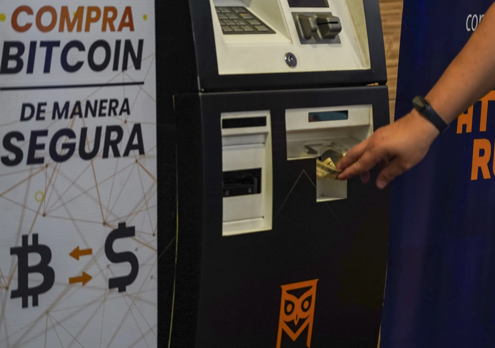 Remittance Tax Would Affect El Salvador, Honduras, Guatemala, Mexico -  Bloomberg