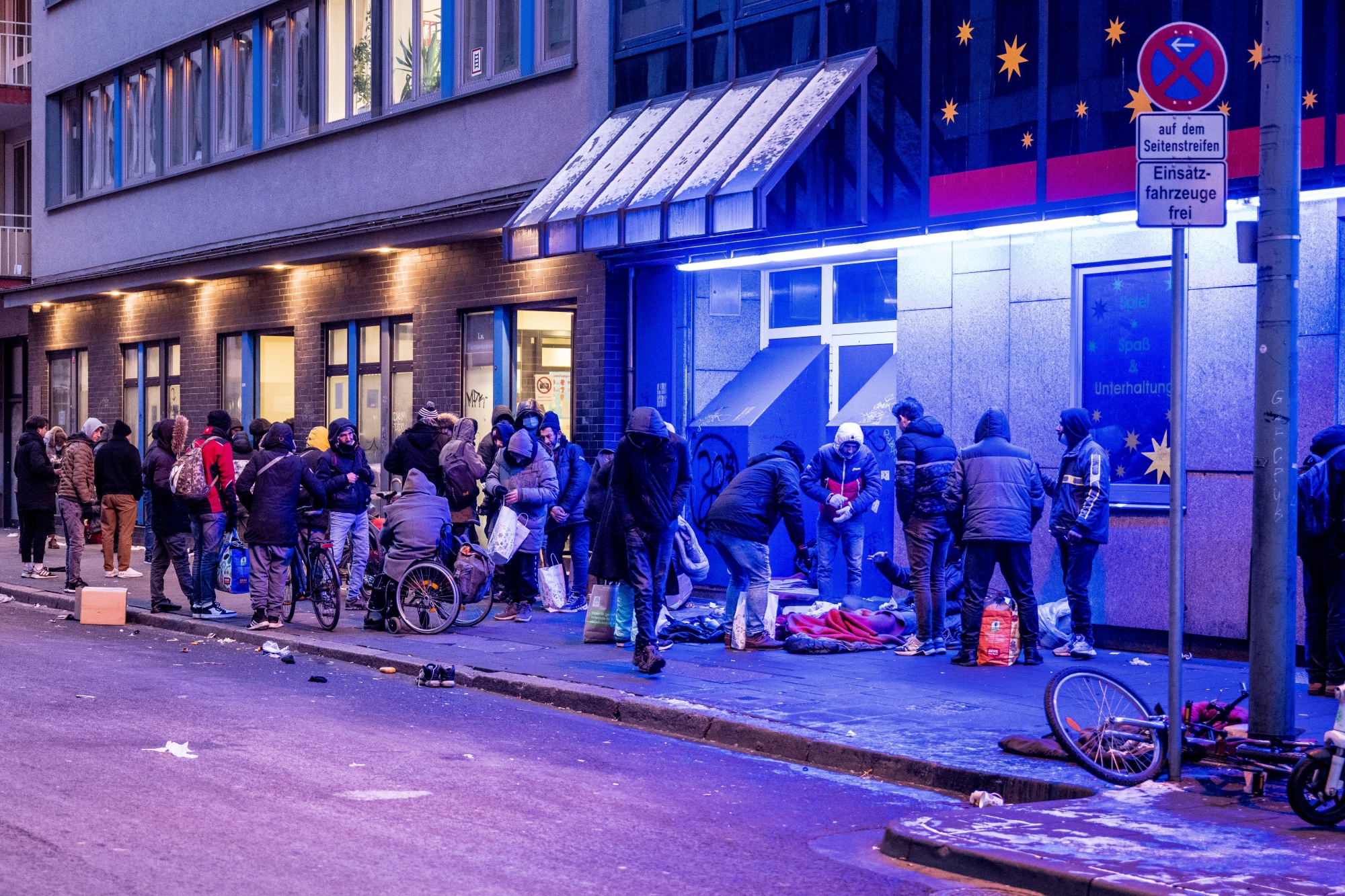 Frankfurt Train Station, Where Bankers Work Next to Drug Dealers - Bloomberg