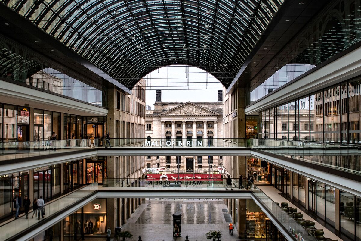 Mall of Berlin Lenders Eye Debt Sale as Owners Try to Refinance