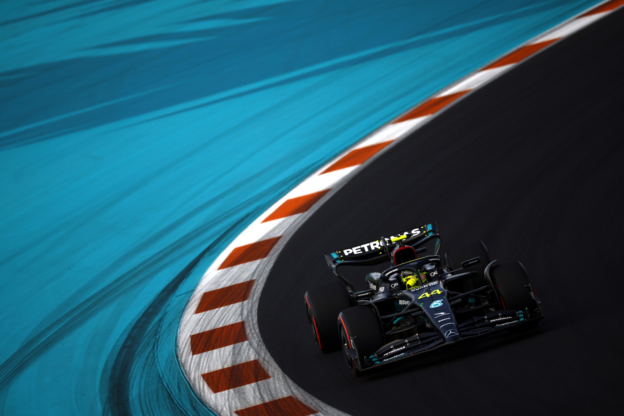  Fuel For Fans Mercedes-AMG Petronas Formula One Team F1 Credit  Card Holder : Automotive