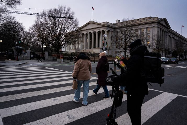 Treasuries Gain Led By Short Maturities As Fed Debate Simmers