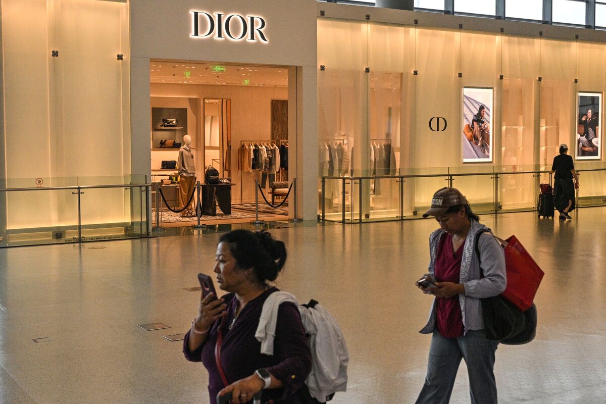 Luxury Should Embrace China’s Secondhand Boom