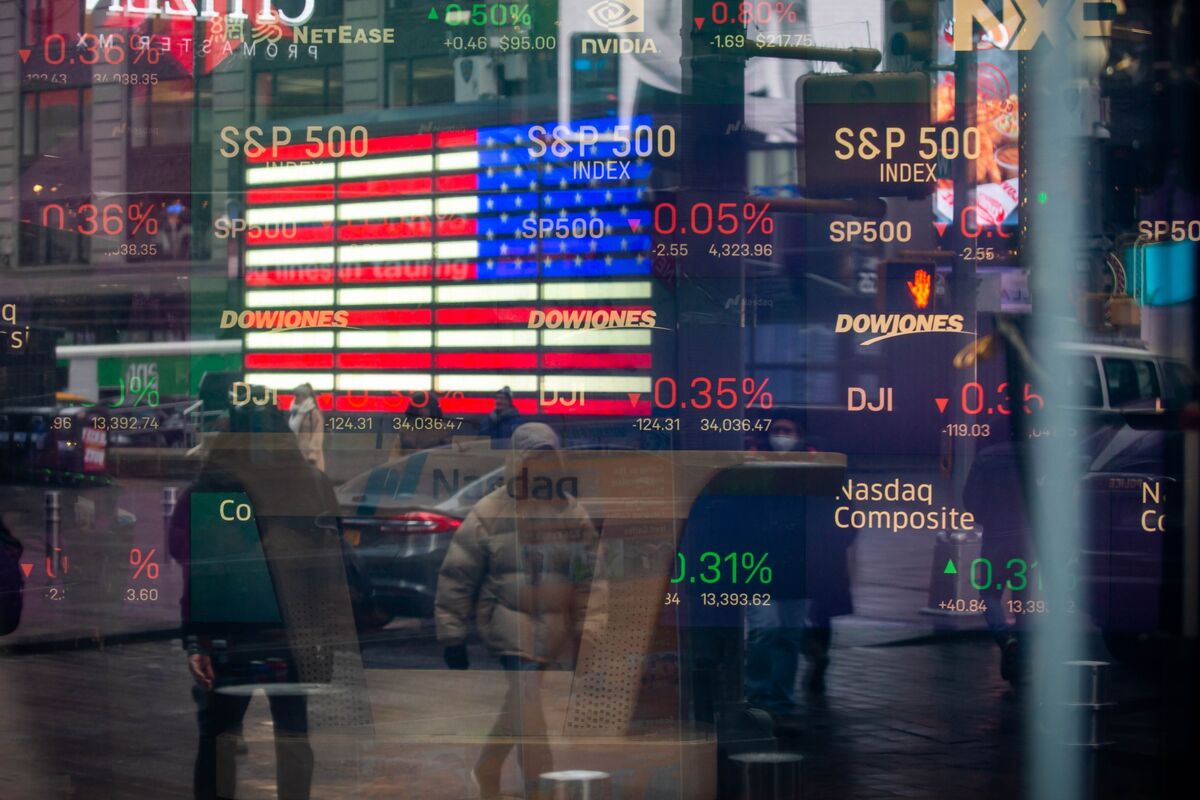 Credit Risk Gauge Edges Higher Even as U.S. Stocks Rise - Bloomberg