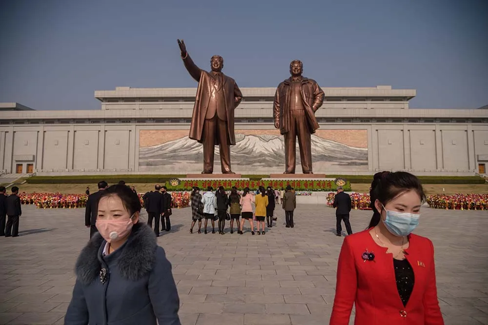 Laying flowers before the statues of late North Korean leaders Kim Il Sung and Kim Jong Il&nbsp;in Pyongyang&nbsp;