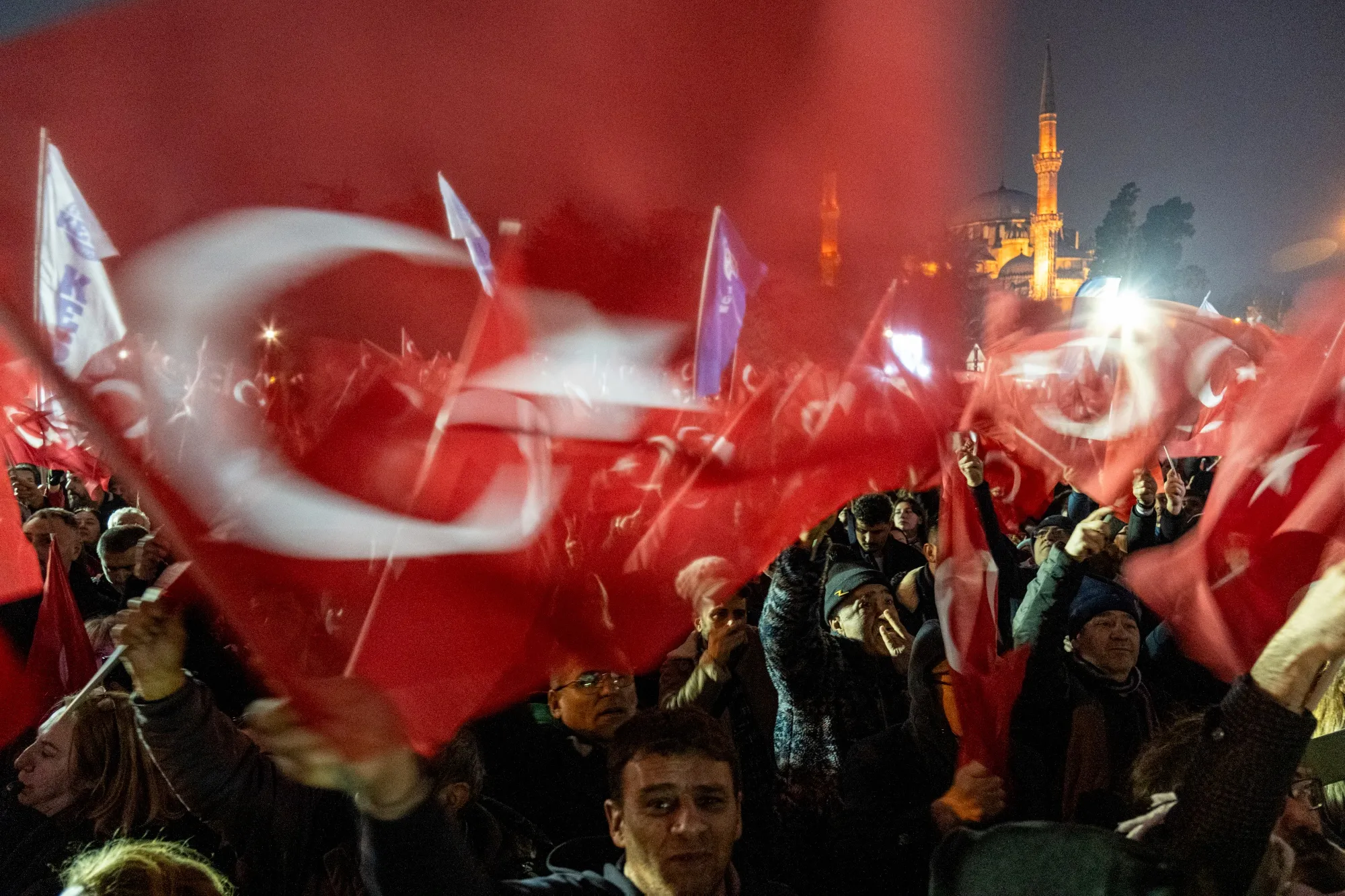 Turkey Limits Travel In and Out of Istanbul to Curb Protests - Bloomberg
