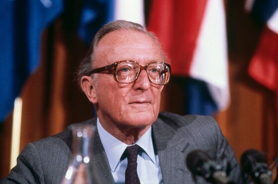 Lord Carrington, Churchill’s Last Surviving Minister, Dies