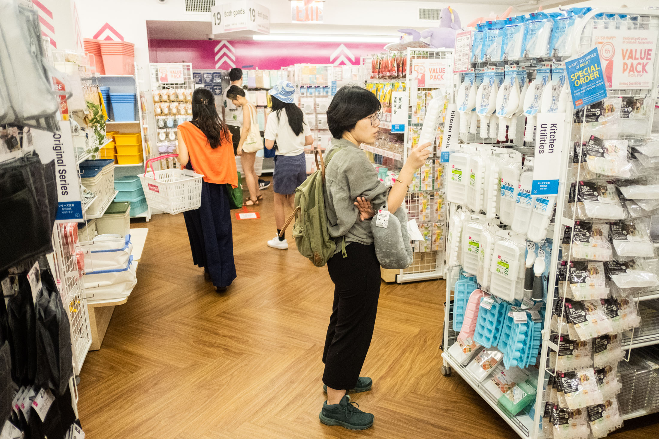Photos: Japanese Dollar Store Daiso Growing in US