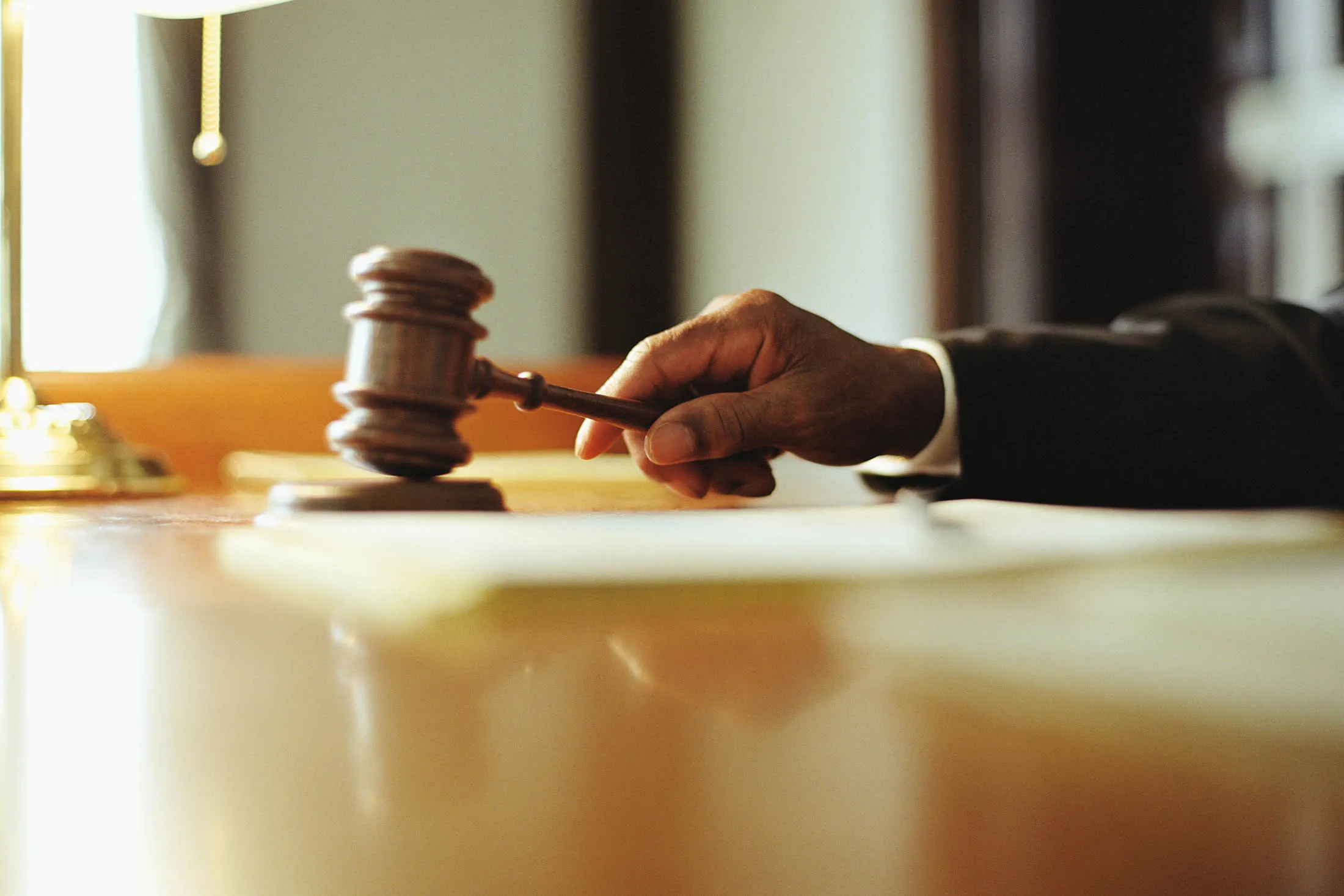 1465797370_judge gavel