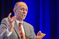 Fed’s Goolsbee Says Rates Can Fall If Trade Policy Is Resolved