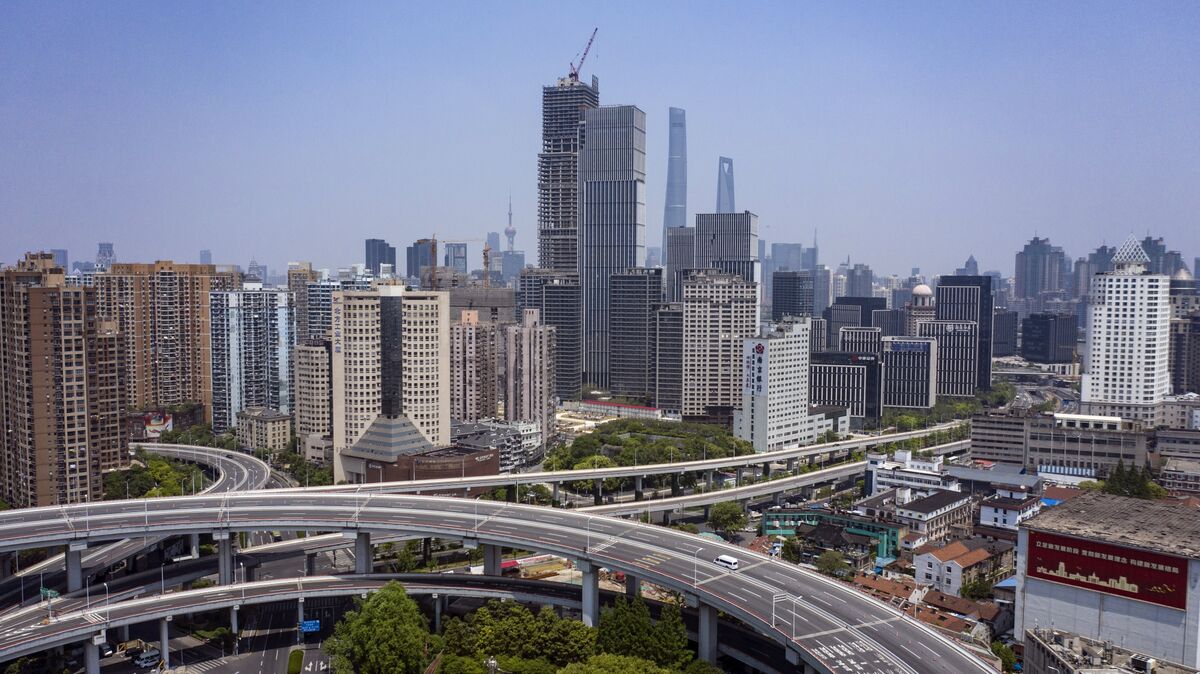 China Lockdown: Nurse Filmed Kicking Elderly Patient in Shanghai ...