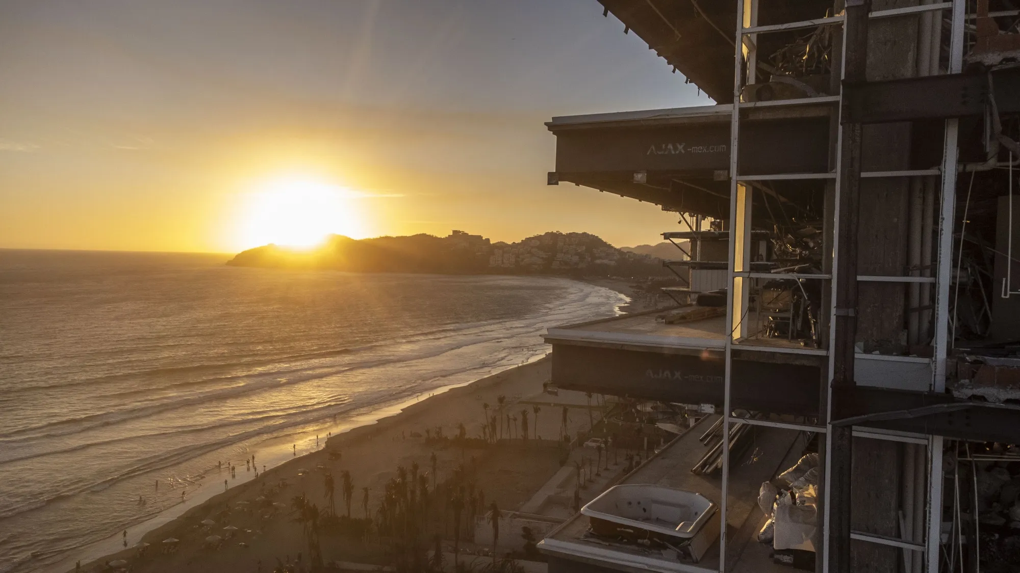 Wealth and Glamour Give Way to Gangs and Devastation in Acapulco