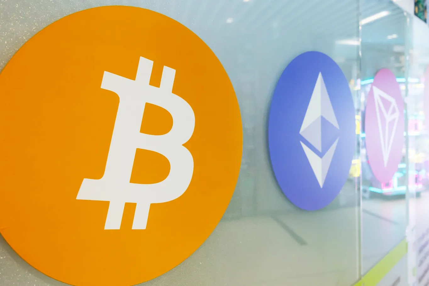 Standard Chartered Is First Systemic Bank to Offer Spot Crypto - Bloomberg