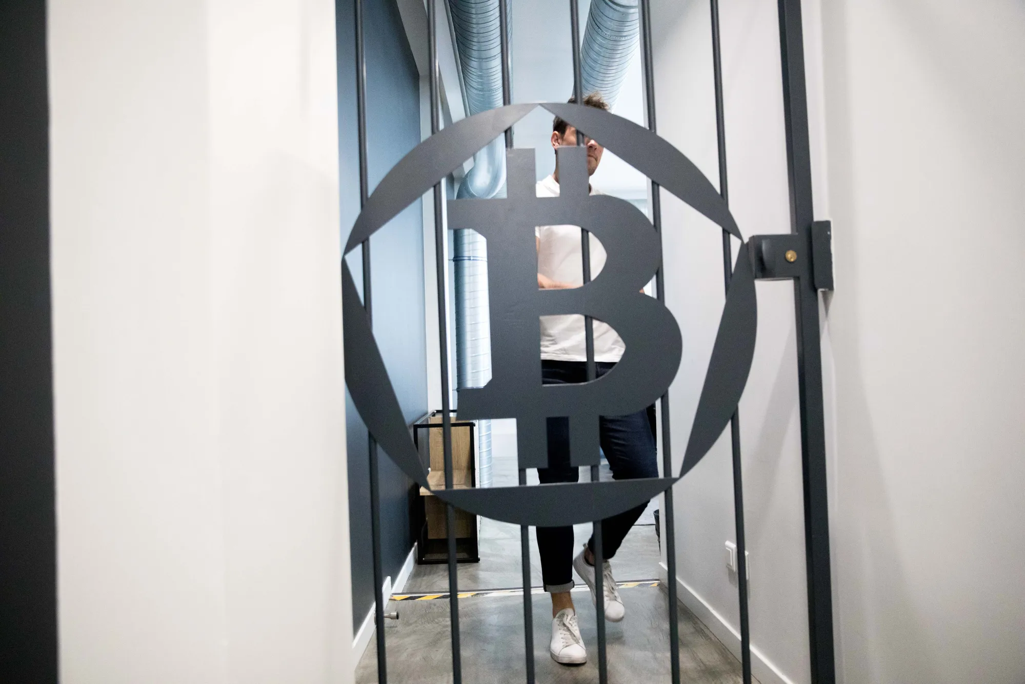 ビットコインが一時１万4000ドル割れ－投資家は「現実直視」か - Bloomberg