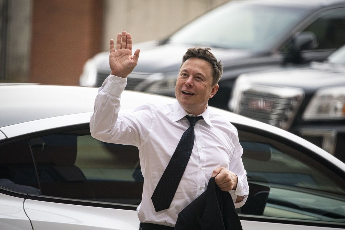 Elon Musk to Address Twitter Staff During Visit Friday