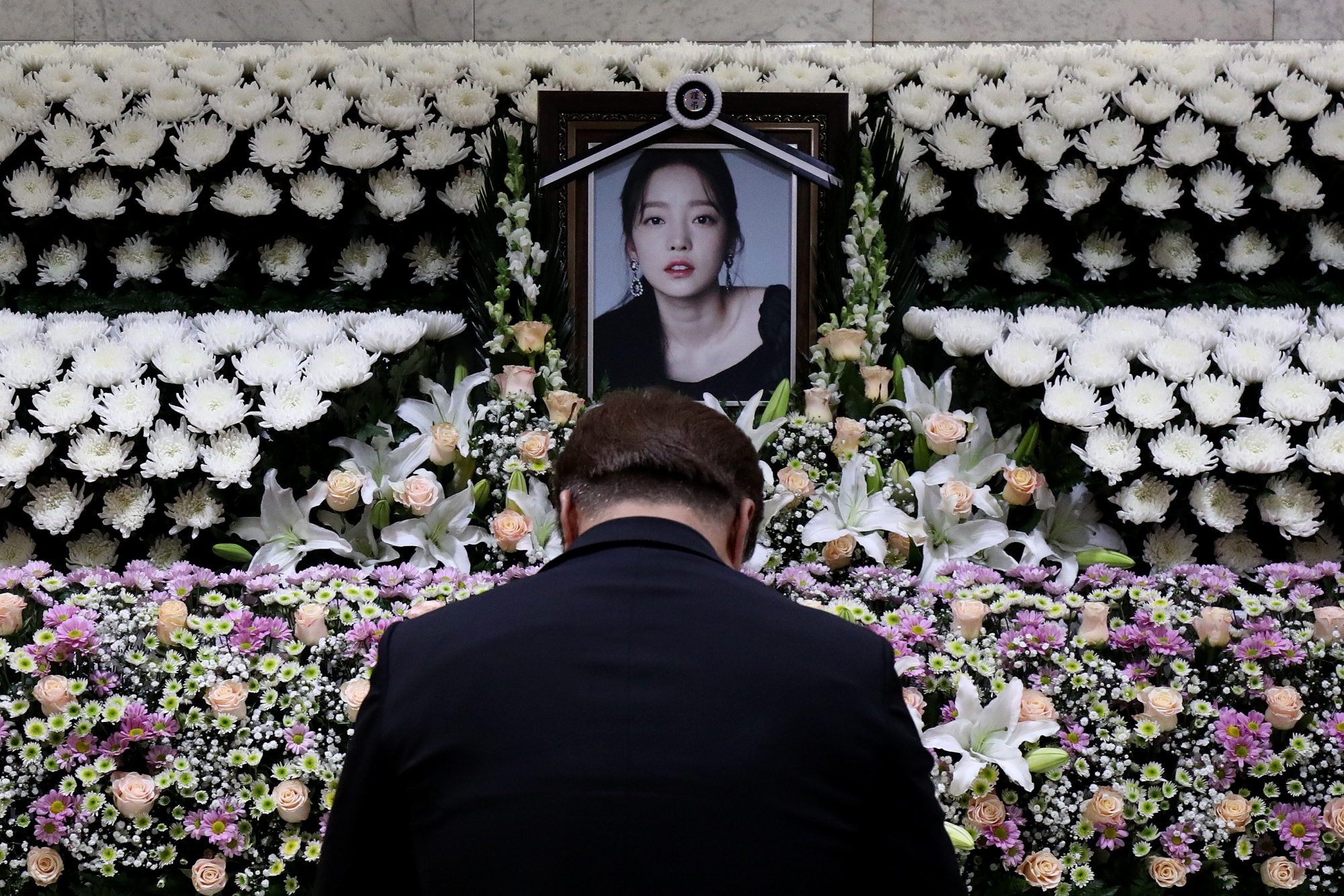 Hd Korean Rape Porn - K-Pop Suicide Sparks a Reckoning on Revenge Porn, Sexual Assault - Bloomberg