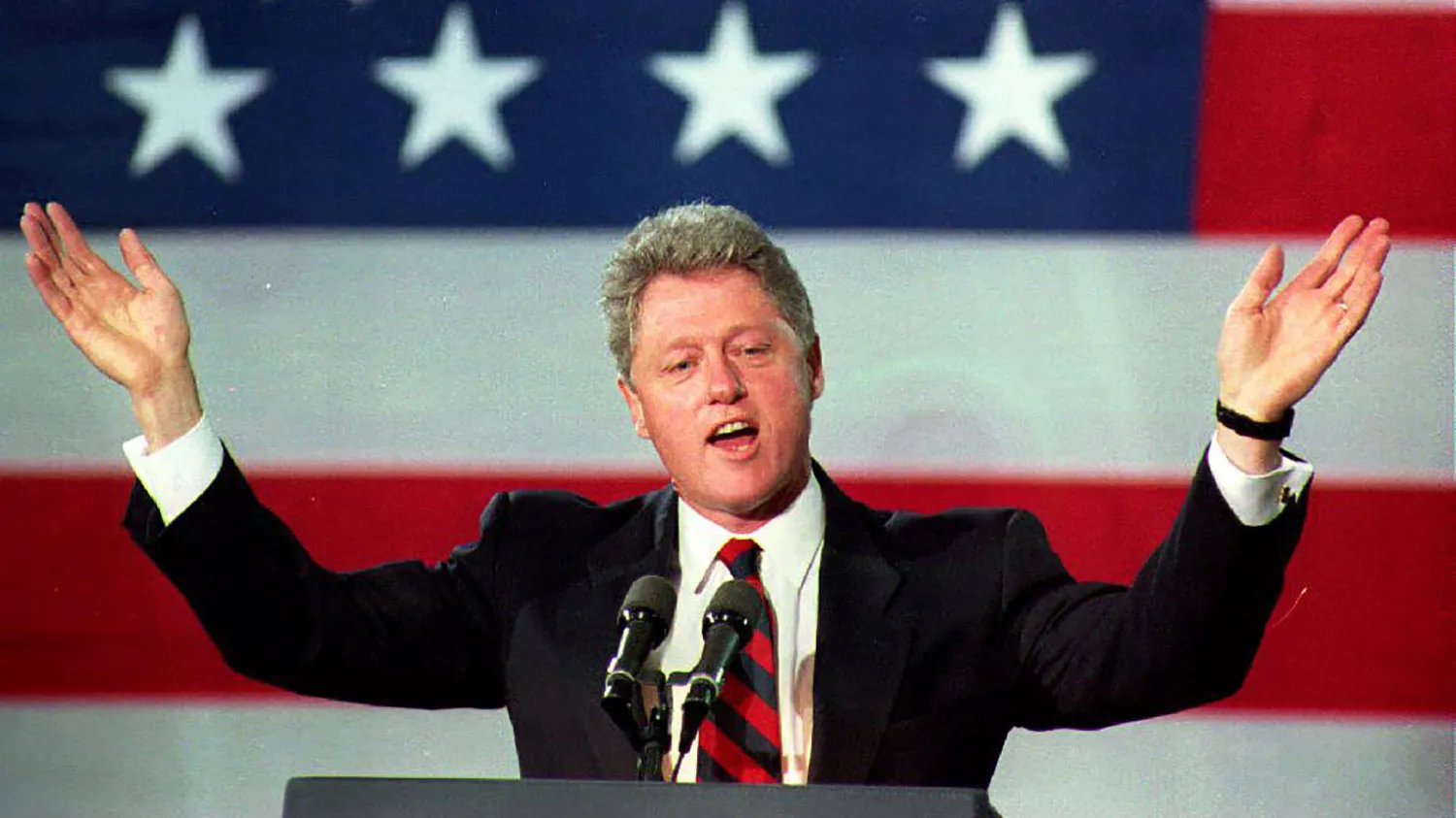 US President Bill Clinton speaks to supporters 03 May 1994 in Atlanta, Georgia. President Clinton urged Congress to pass a new global trade agreement this year and not delay it until after the congressional elections.

