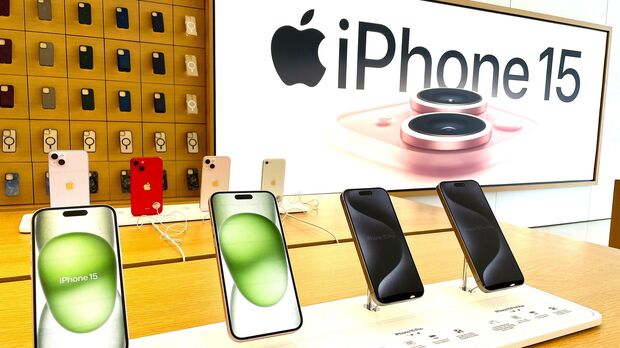 Apple (AAPL) Sales Beat Estimates After New iPads Help Bolster