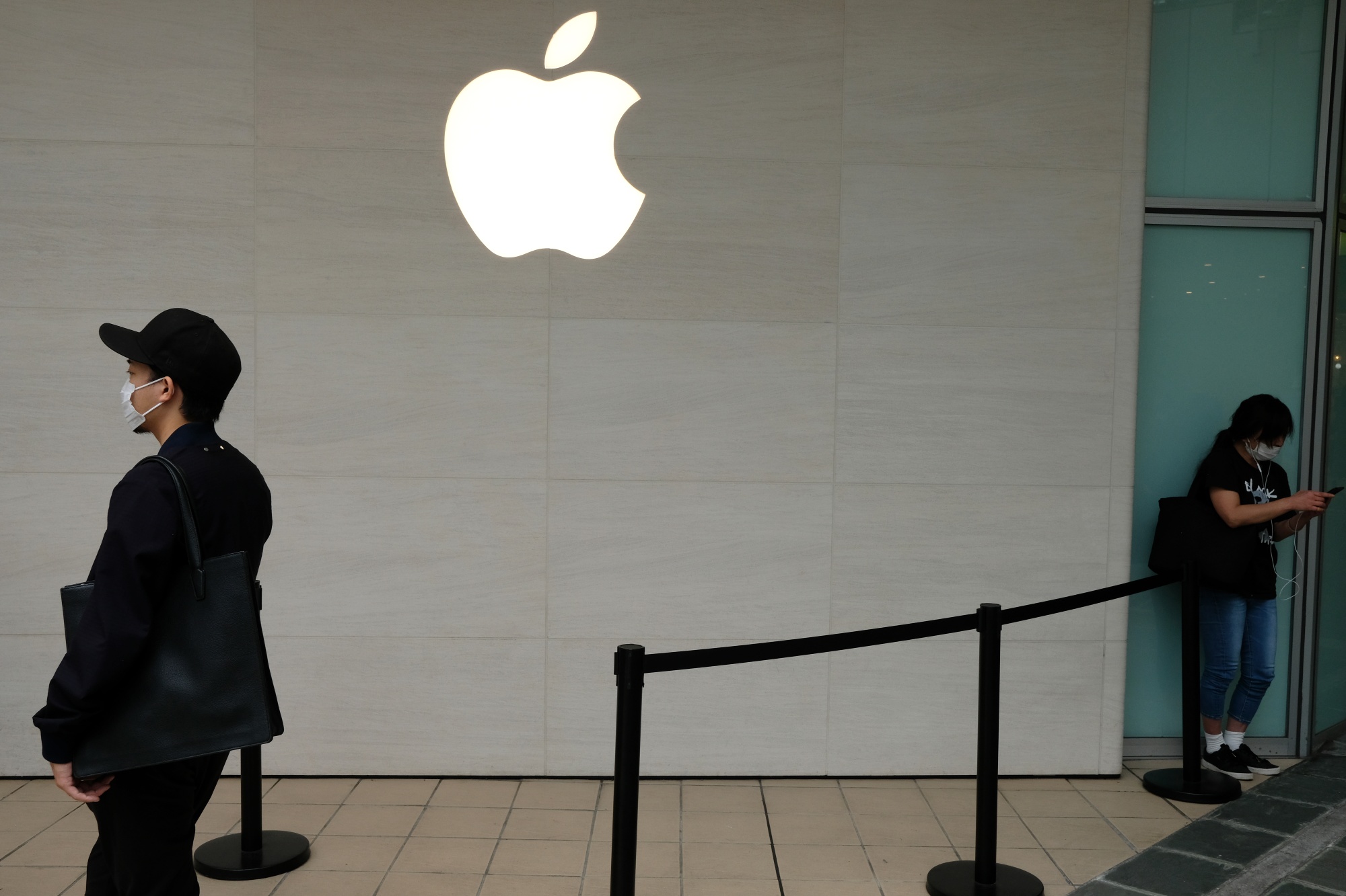 Iphone需要が年末前に鈍化 アップルが業者に伝える 関係者 Bloomberg