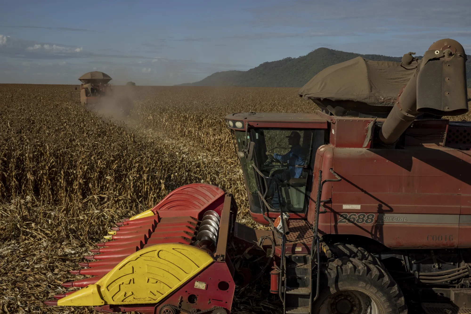 Workers operate combine harvesters during a corn harvest at a farm in Santana do Araguaia,&nbsp;Brazil.&nbsp;