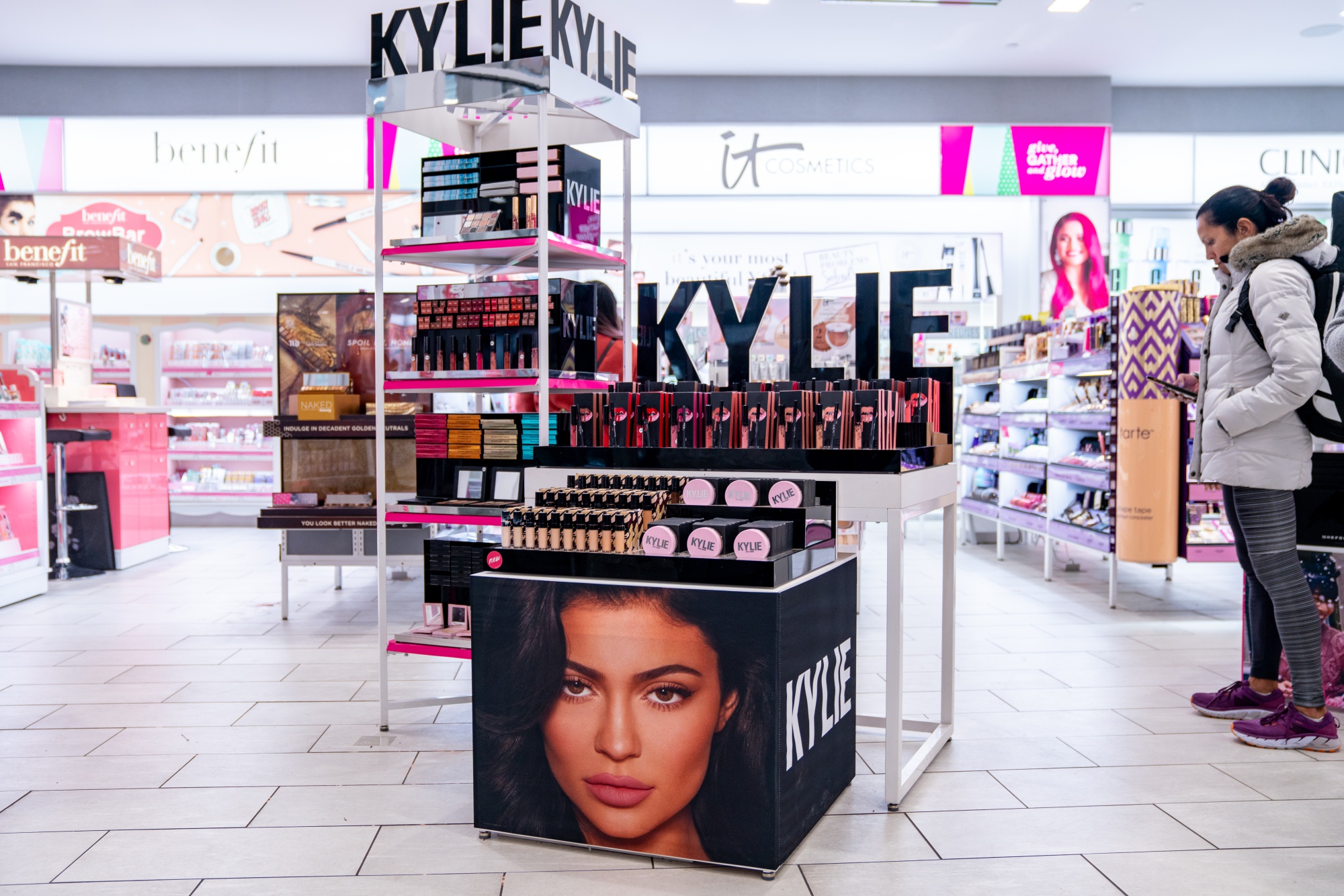 Kylie Jenner Coty Can Pout Over Covid Lipstick Sales Slump Bloomberg