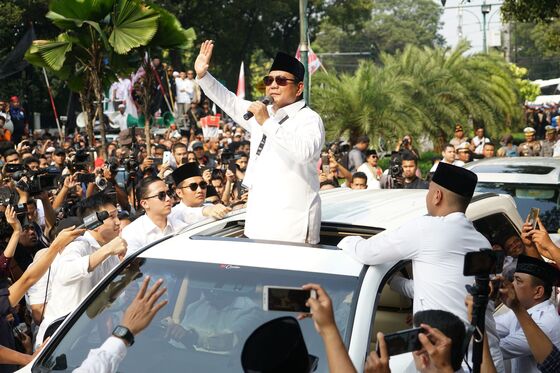 Jokowi Challenger Moots Tax Cuts to Stimulate Economy