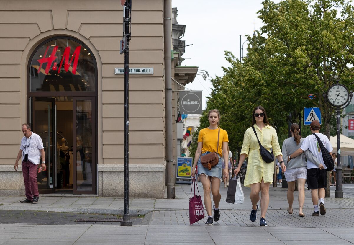🟪"Fossil-Free Fashion Scorecard: I Marchi Si Confrontano con B+, C e F nel 2023"