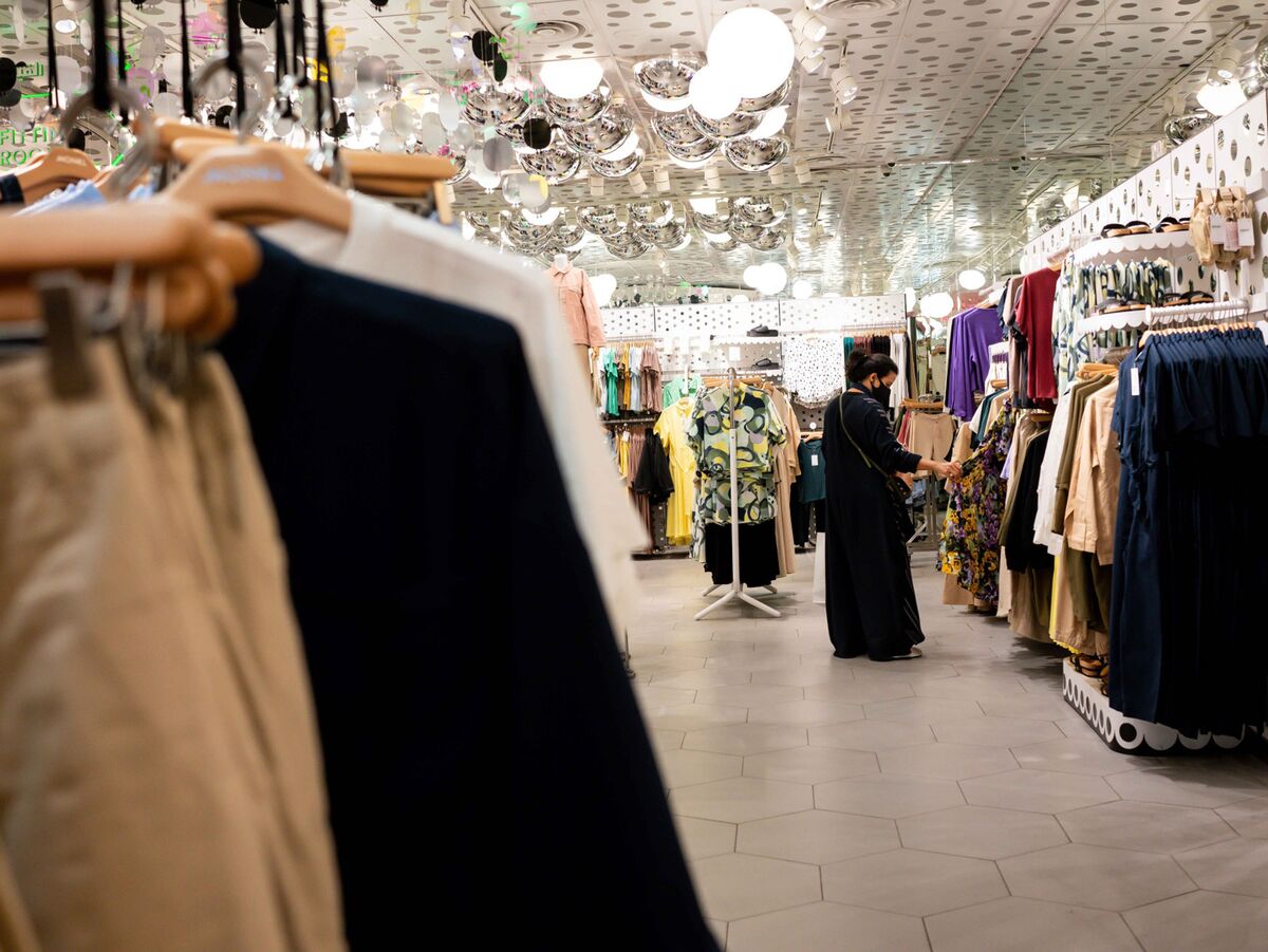 Saudi Arabia’s Al Othaim Family Said to Plan IPO for Malls Unit - Bloomberg