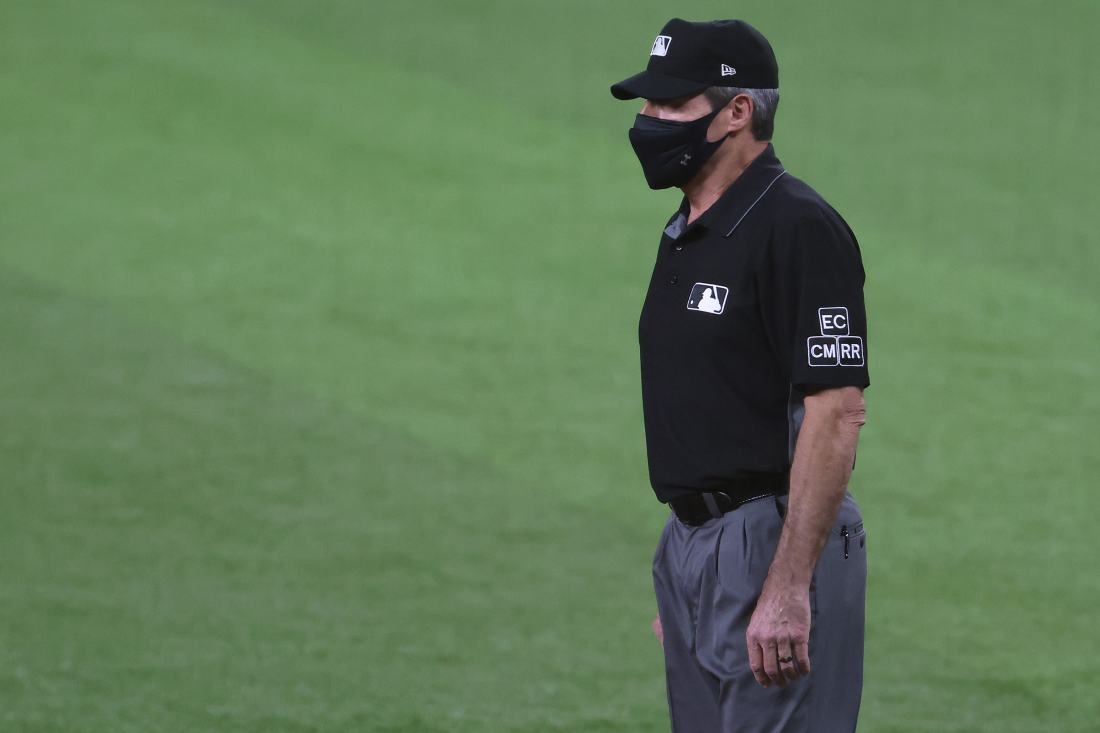 MLB Umpire Carlos Torres masked up in the heat at Citifield. #Keezcam  #Keezonsports #mlb #baseball #umpires #carlostorres #citifield…