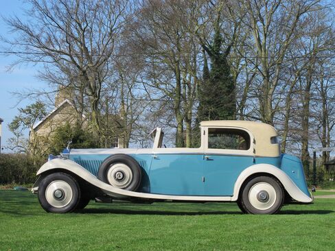 Partington used the Rolls to carry her celebrity friends, including playwright Noël Coward, singer Gracie Fields, actor Douglas Fairbanks Jr., and composer Ivor Novello.