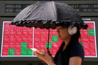 JAPAN-ECONOMY-STOCKS