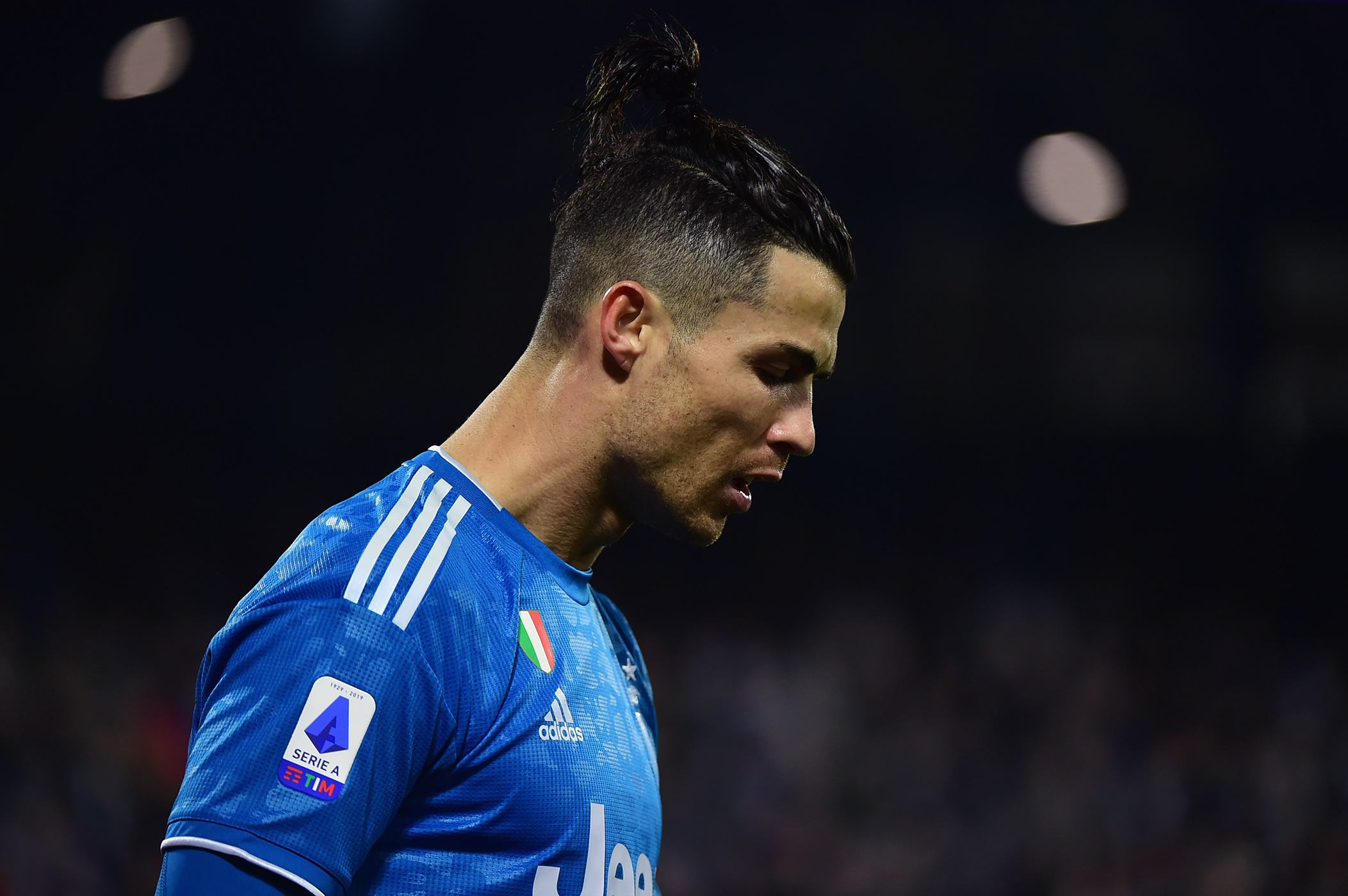 MADRID, SPAIN - FEBRUARY 20: Cristiano Ronaldo of Juventus gestures towards  Atletico M… | Ronaldo juventus, Cristiano ronaldo juventus, Cristiano  ronaldo hairstyle