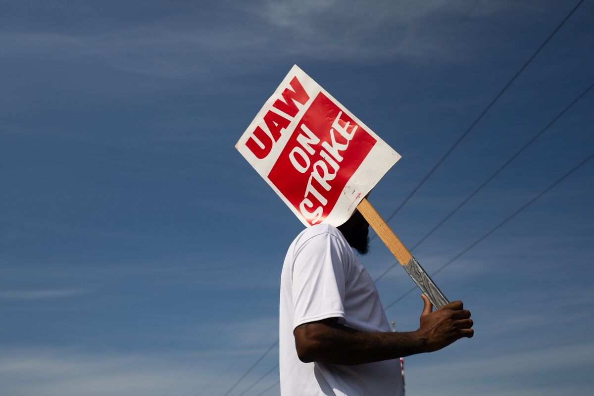 UAW Strike: Biden to Travel to Michigan Tuesday to Support Auto Workers ...