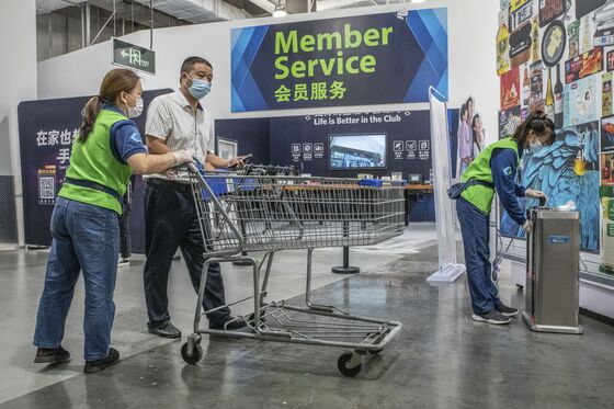 Walmart Rethinks Its China ‘Hypermarket’ Strategy Amid Alibaba Gains