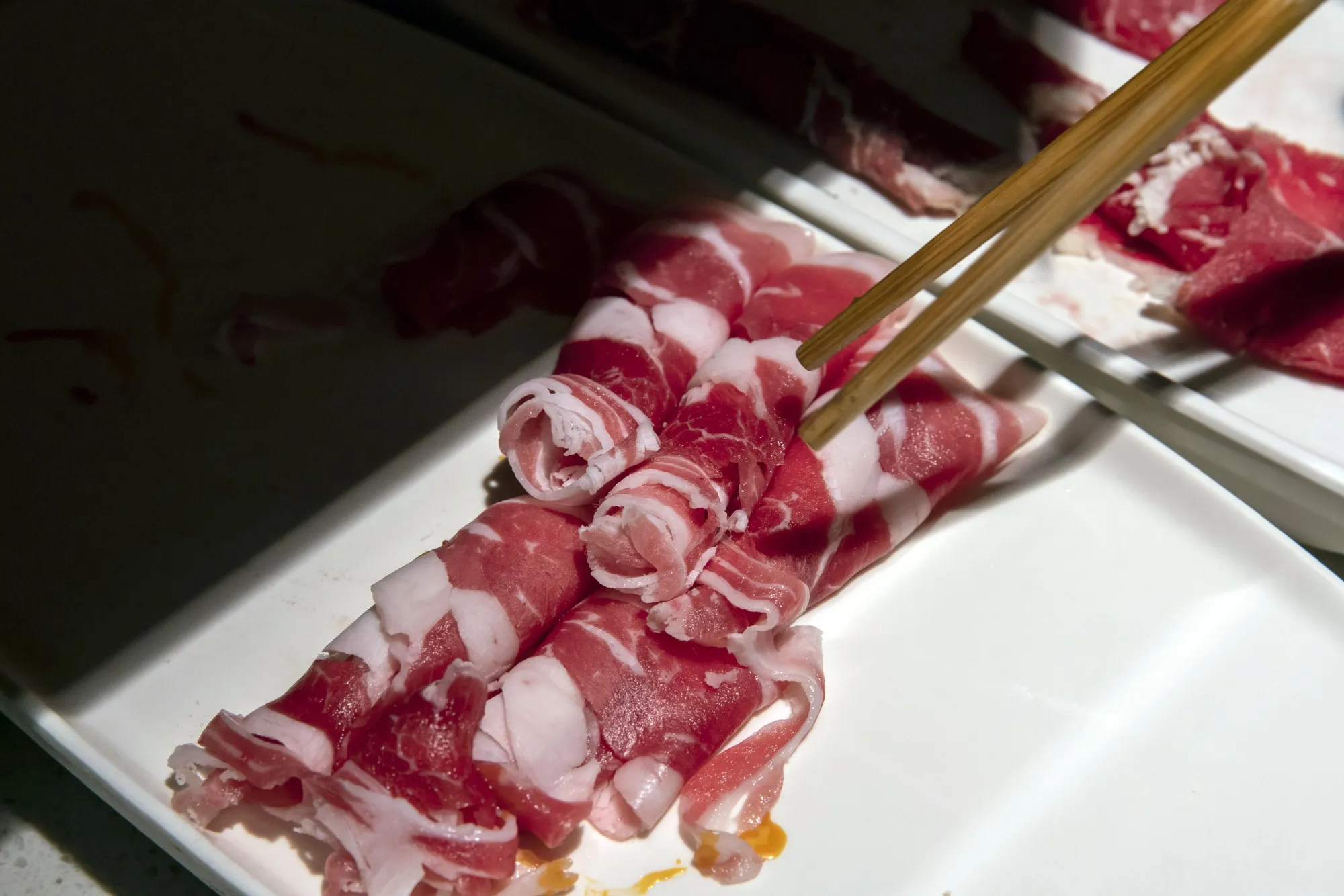 レストランに並べられた牛肉