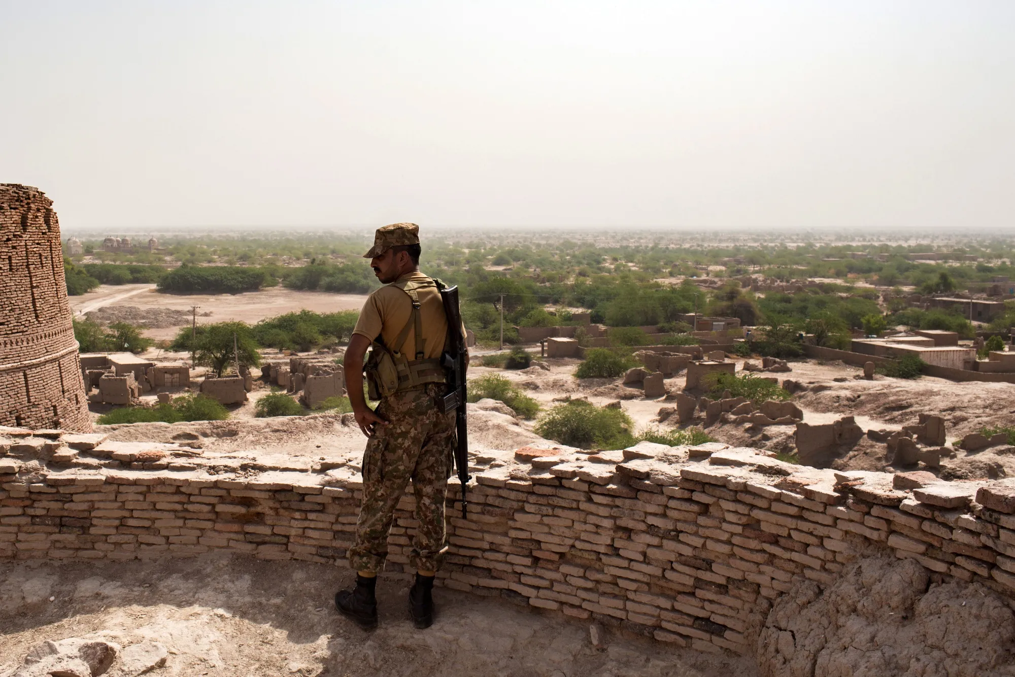 A soldier&nbsp;on the ramparts of&nbsp;Derawar Fort looking out over&nbsp;the Cholistan desert.