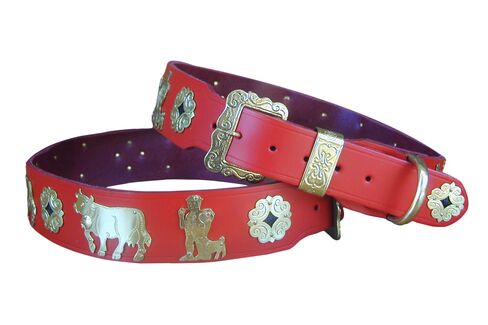 A traditional Swiss collar from Schaussi's Alpen Schatz.