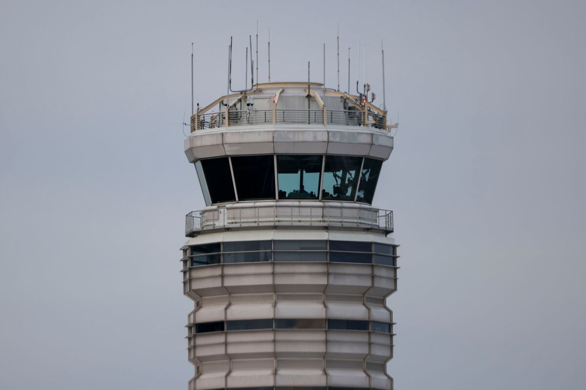 FAA Reduces Ronald Reagan Airport Arrivals After Fatal Collision