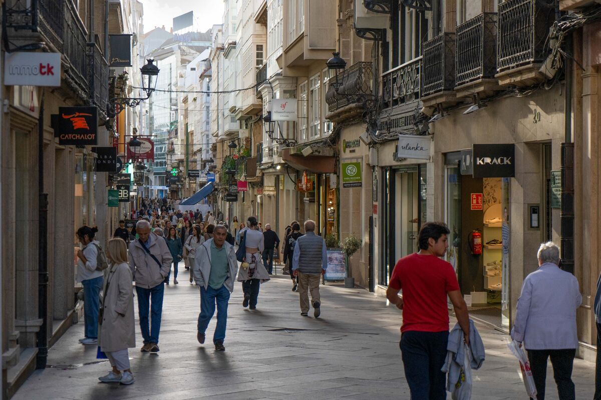 Euro-Zone Inflation Drops Below 2%, Backing ECB Cut Bets