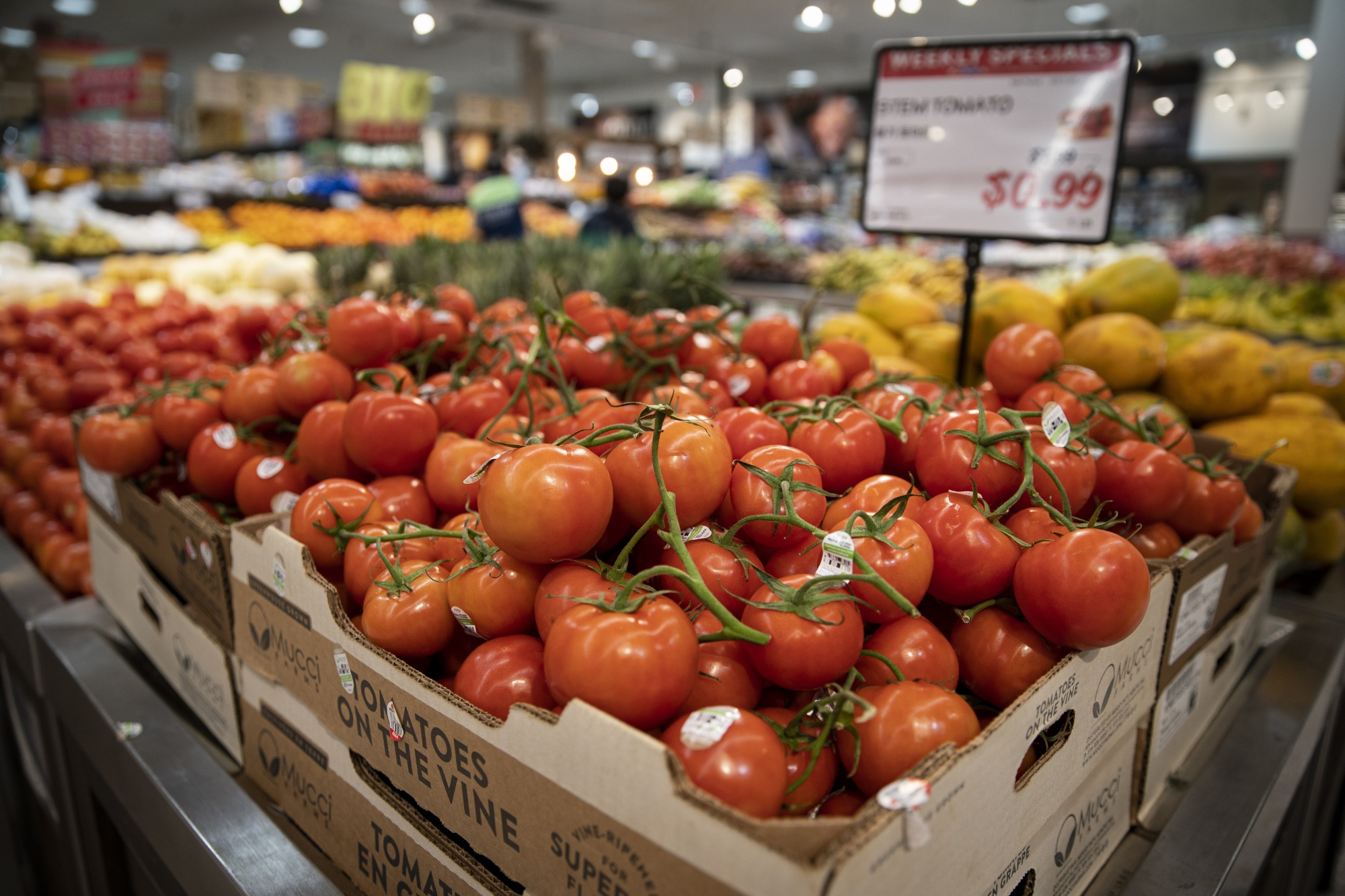 Five ways grocers can win over produce shoppers amid inflation