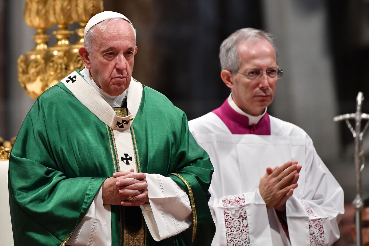 Pope Francis Declines Ordaining of Married Priests in Bloomberg