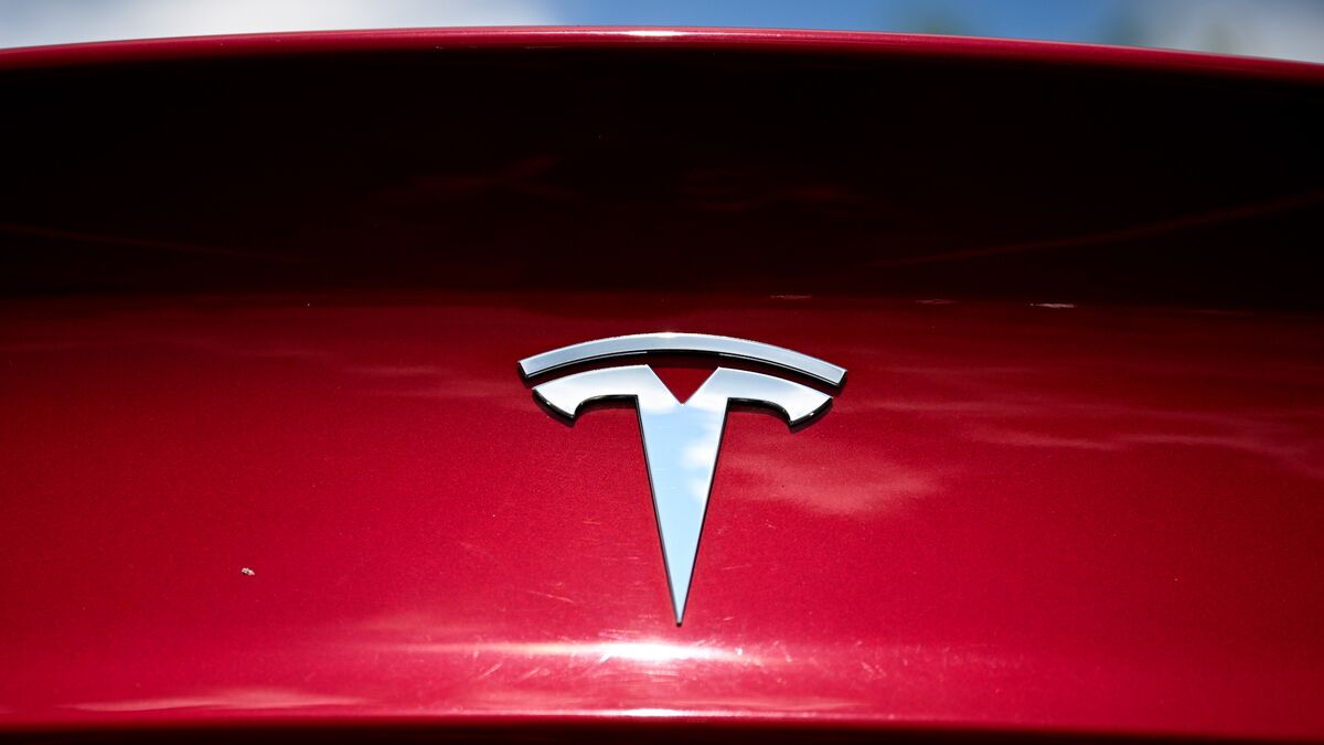 ⚫️ BLOOMBERG: "Crescita delle Vendite di Tesla e Impatti della Fine dei Crediti d'Imposta: Intervista a Stephanie Valdez Streaty"