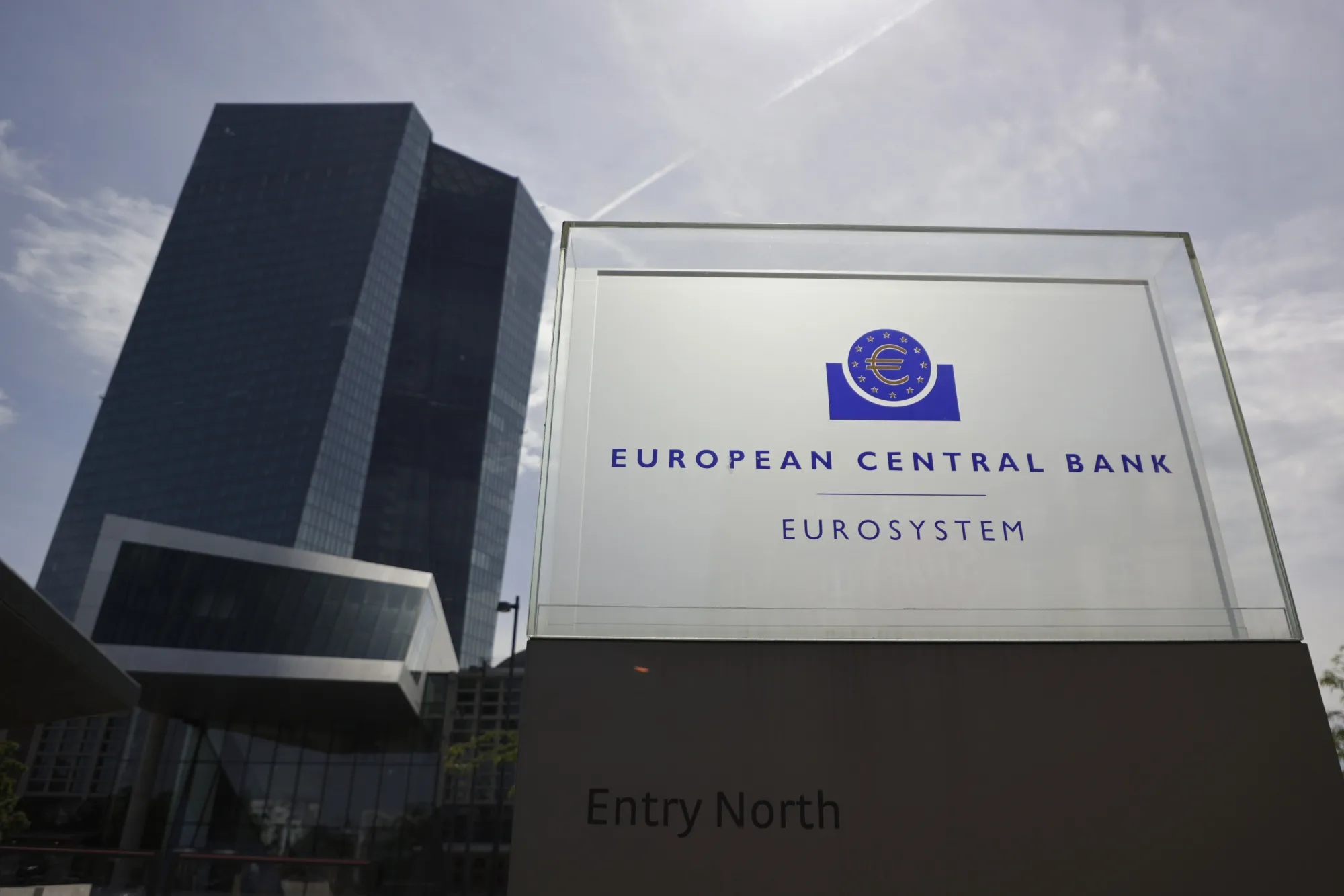 European Central Bank as Lagarde's Colleagues Divided Over Strategy 