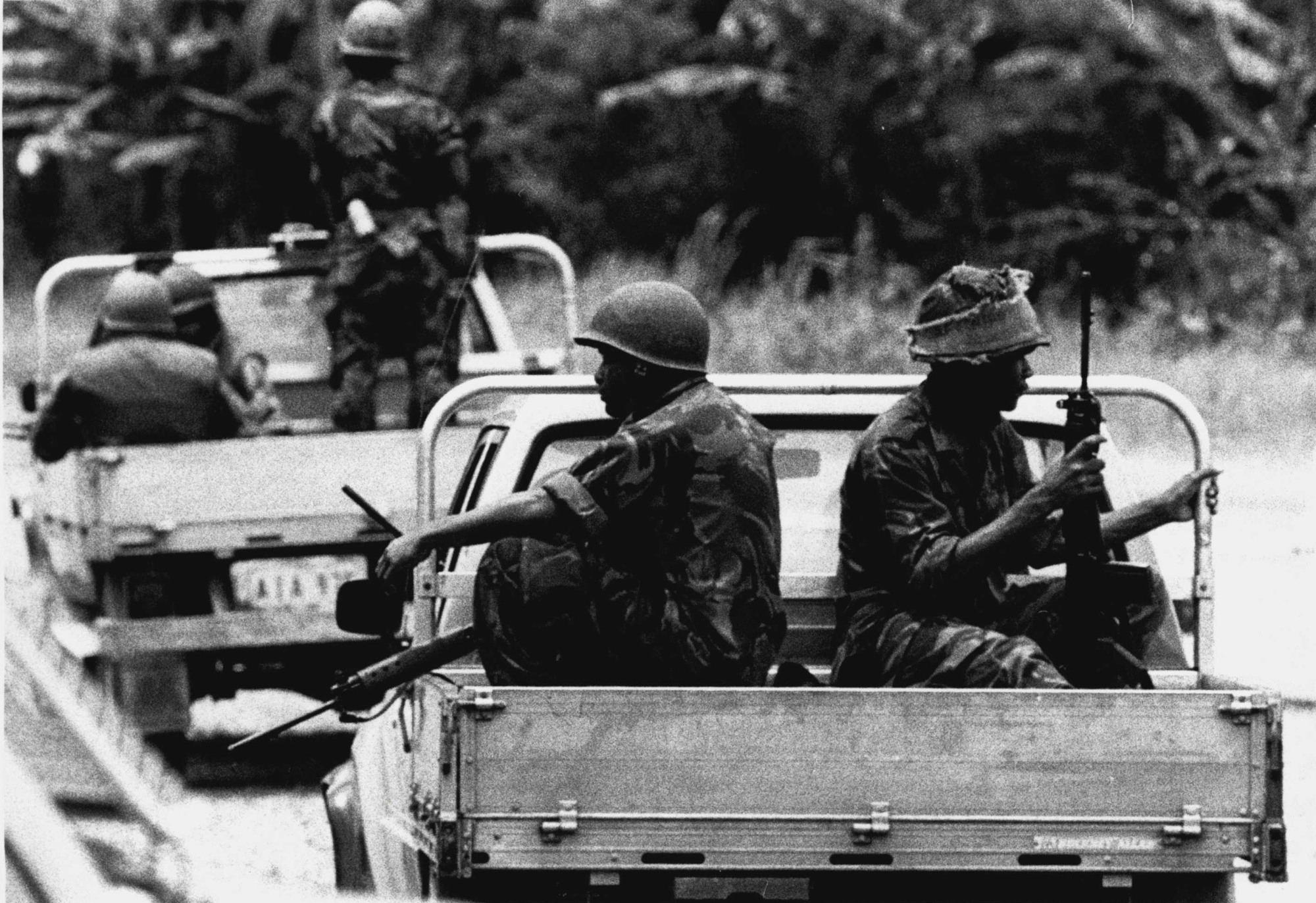 Armed BRA militants guarding the street to the Panguna Copper Mine on the  Island of the Autonomous Region of Bougainville, PNG Stock Photo - Alamy