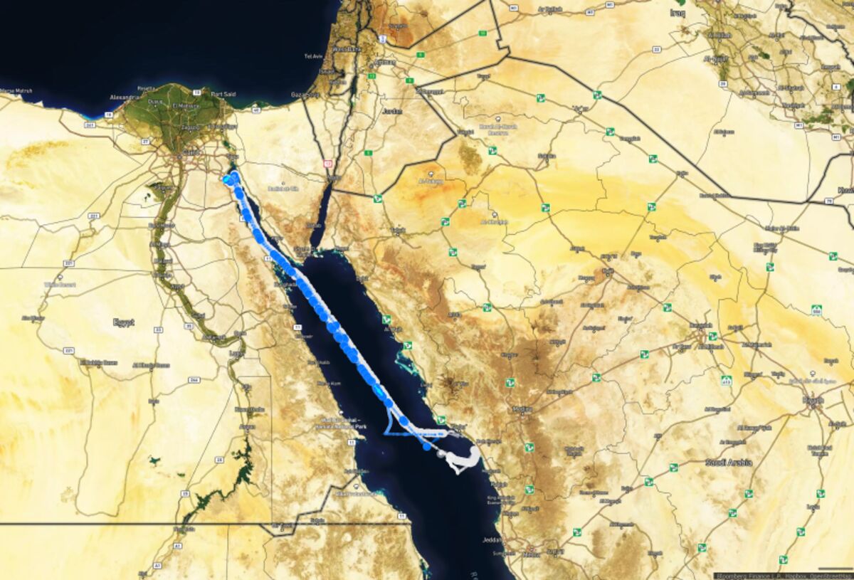 bloomberg.com - Weilun Soon - Saudis Shuttle Oil North on Sinokor Tankers to Evade Houthis