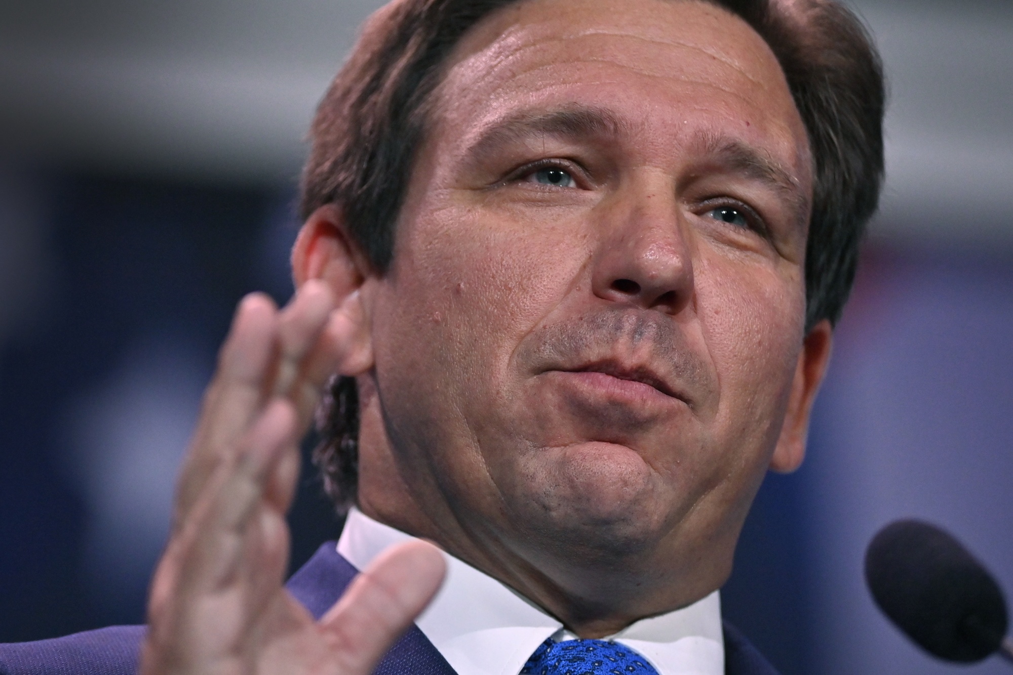 DeSantis Ignores Trump, Touts Florida Victory at Donors Event - Bloomberg