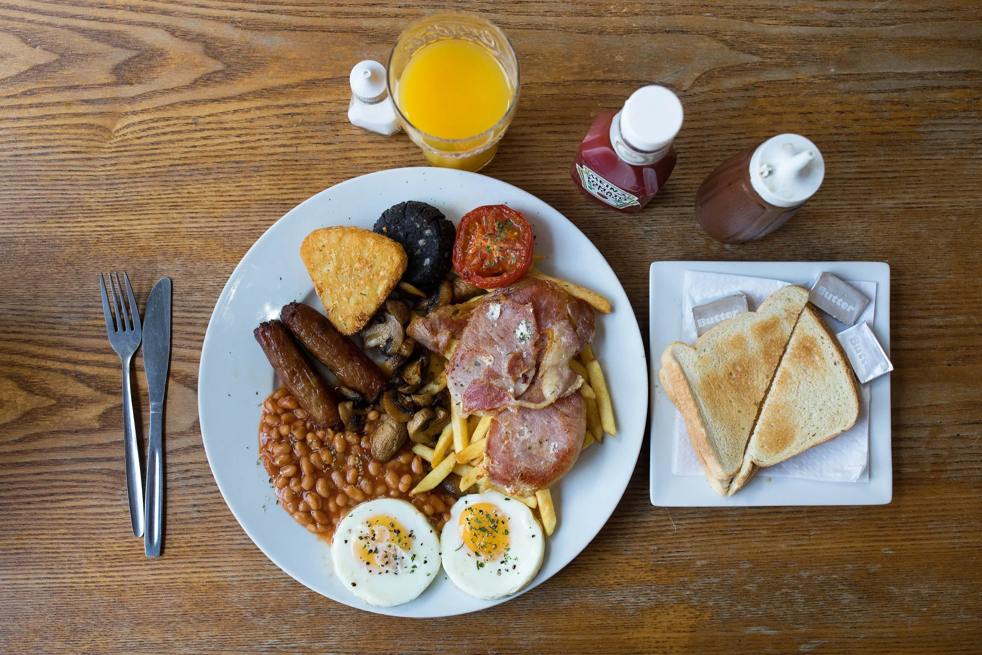 Full English Breakfast Gets More Expensive - Bloomberg